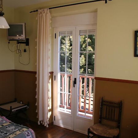 La Casona De Collado Guest House Hoyos del Collado Exterior photo