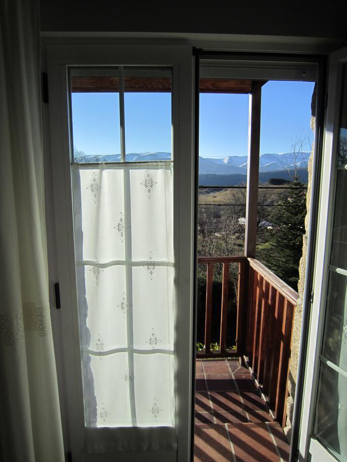 La Casona De Collado Guest House Hoyos del Collado Exterior photo