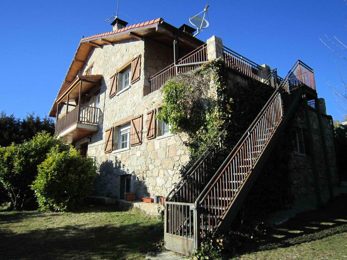 La Casona De Collado Guest House Hoyos del Collado Exterior photo