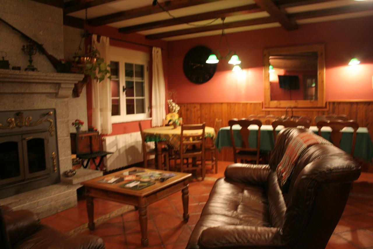 La Casona De Collado Guest House Hoyos del Collado Exterior photo