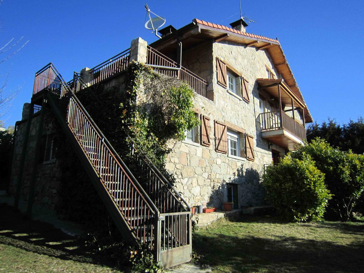 La Casona De Collado Guest House Hoyos del Collado Exterior photo